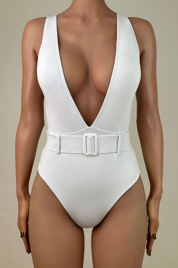 High leg outlet belted swimsuit
